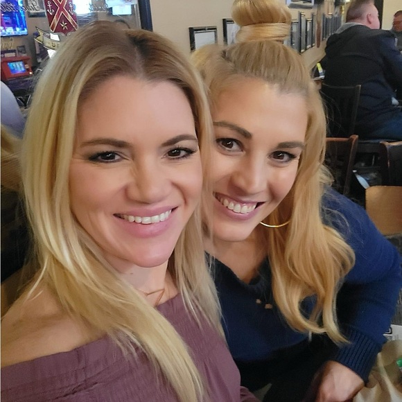 Meet your Posher, Melissa - Picture 3 of 8